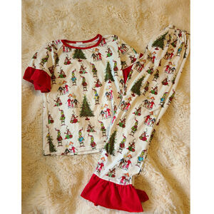 Ruffle Grinch girls size 8-9 pajama set